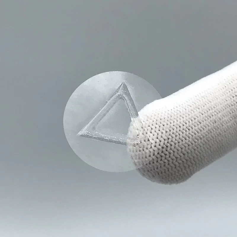 Étiquettes braille / triangle tactile