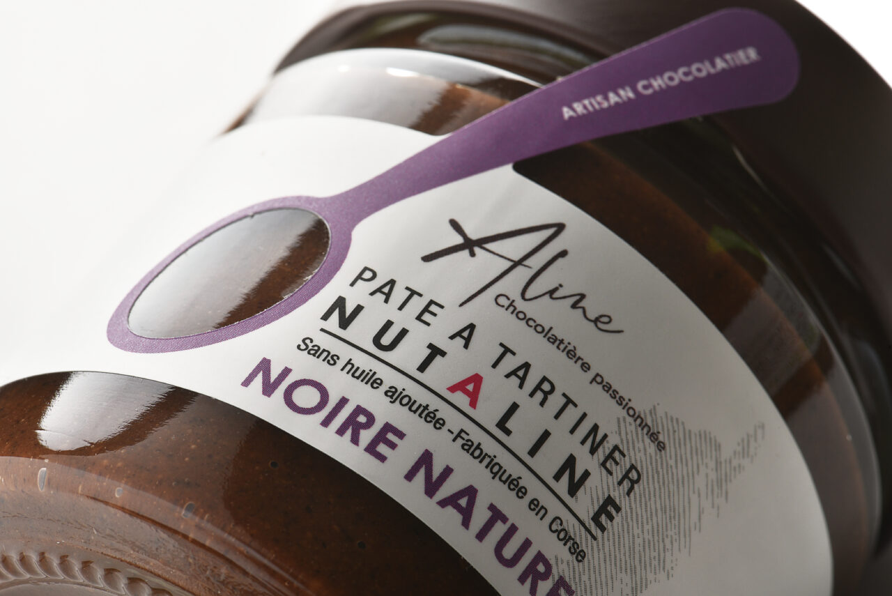 Étiquette avec découpe spéciale à la forme