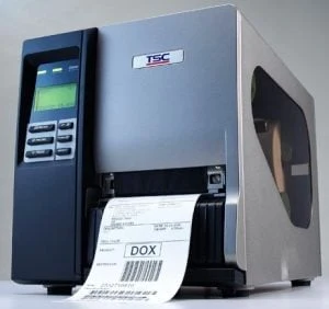 Imprimante d'étiquettes industrielle TSC TTP-2410M délivrant une étiquette code-barres