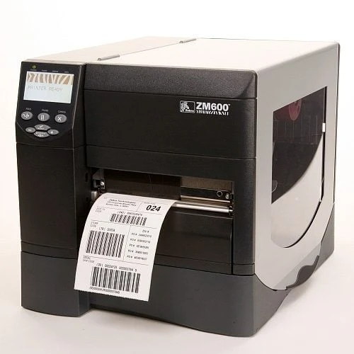 Imprimante d'étiquettes industrielle ZEBRA ZM600 délivrant une étiquette code-barres