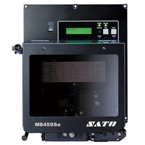 Moteur d'impression d'étiquettes SATO M8459Se vu de face, écran et bobine derrière la vitre